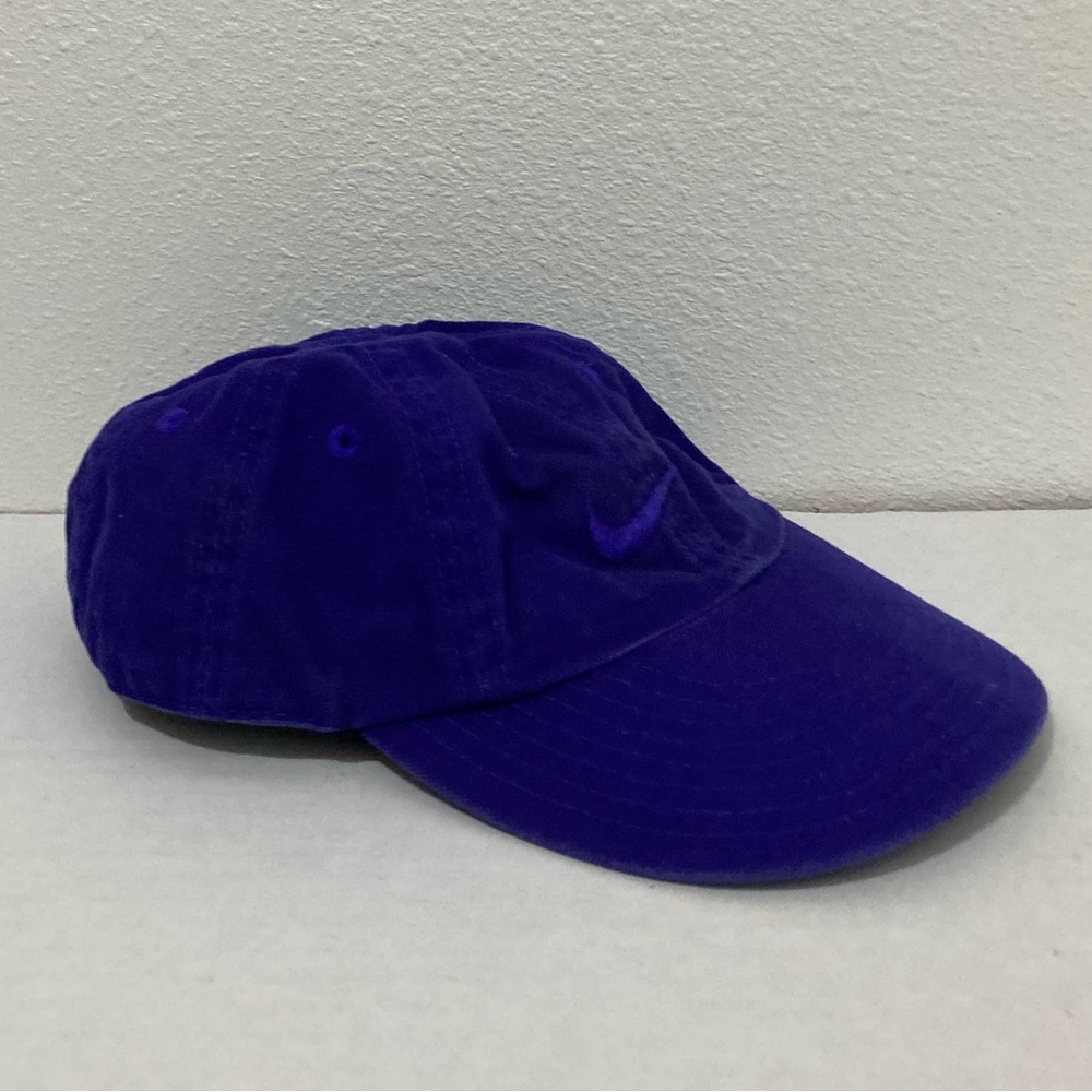 Nike Golf Hat Cap Purple Size S/M Fitted Golfer Hat Low Top